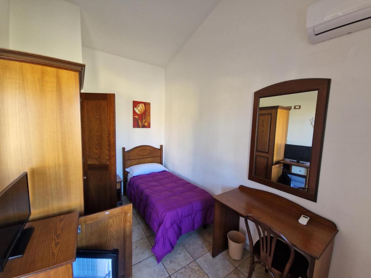 San Giovanni Suèrgiu Hotel Perda Rubia מראה חיצוני תמונה