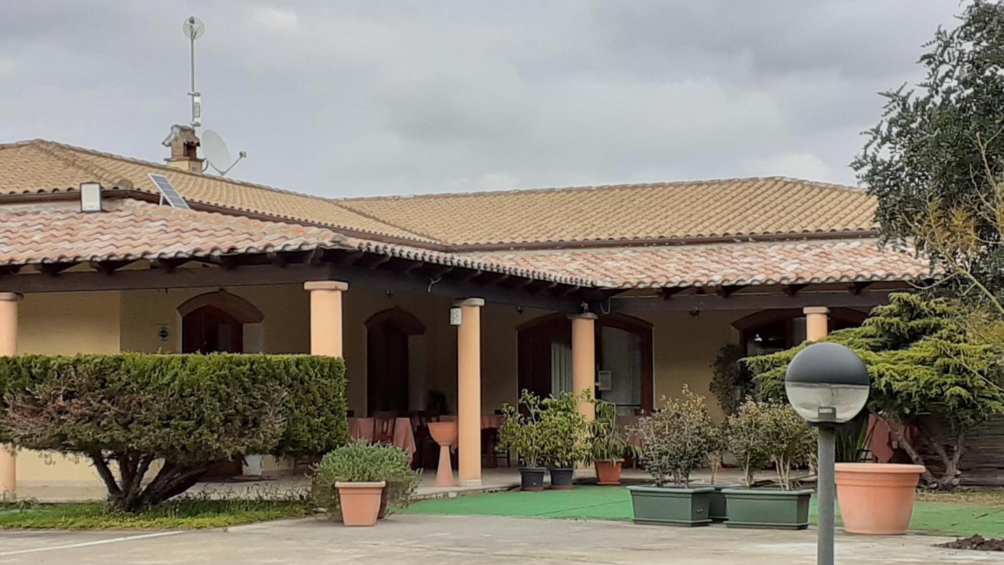 San Giovanni Suèrgiu Hotel Perda Rubia מראה חיצוני תמונה